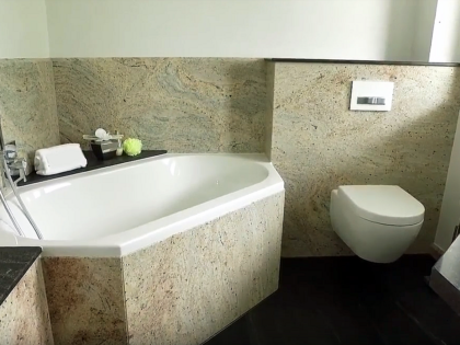 Waschbecken Fliesen Dusche aus Naturstein