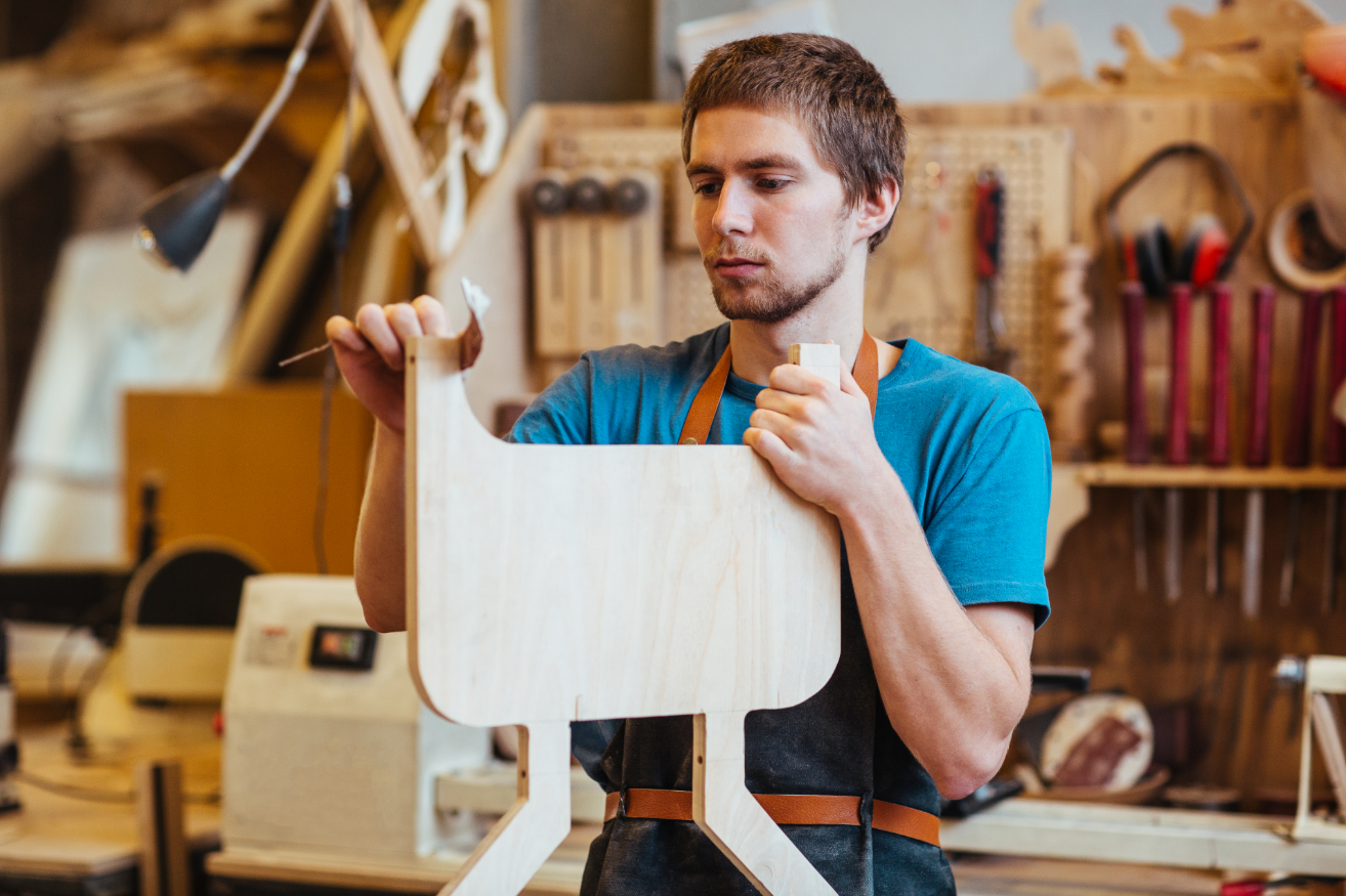 Schreinerhandwerk, Tischler bei der Arbeit